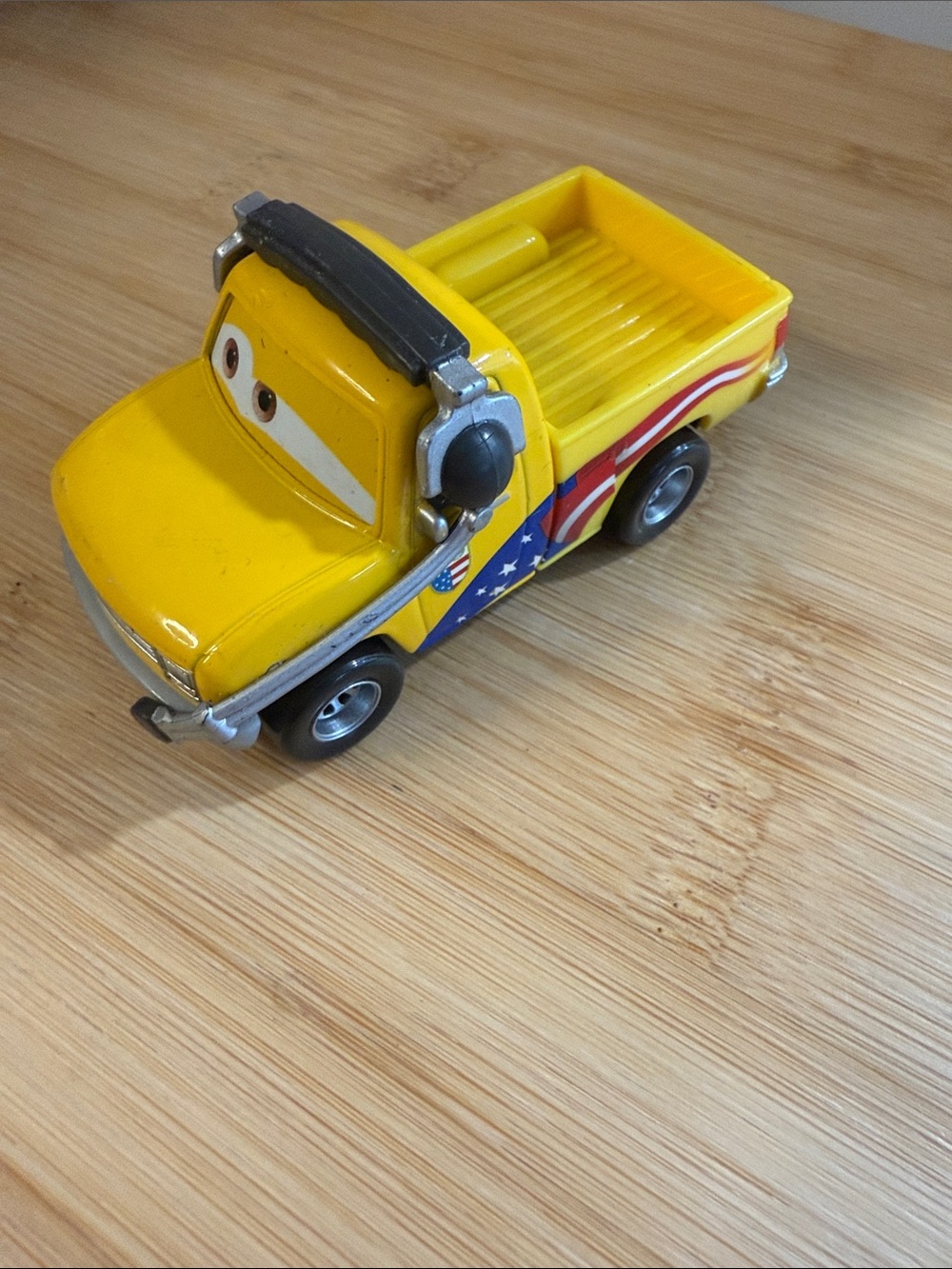 Disney Pixar Cars - John Lassetire Gorvette Crew Chief Yellow Truck